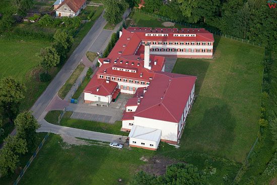 Lotnicze. PL, warm -maz. Kompleks szkolny w Drogoszach.